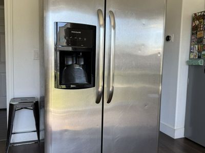 Frigidaire Side-By-Side Fridge Freezer Combo