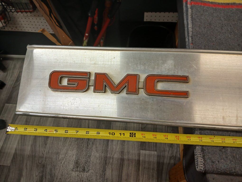 gmc tailgate trim