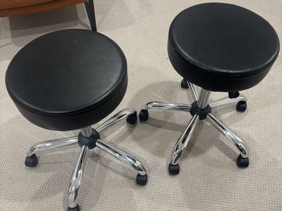 Pair of Black Round Adjustable Swivel Stools with Chrome Base and Wheels - Excellent Condition
