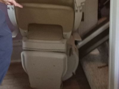 Stair Lift, 350lbs Capacity, Tan/White - Excellent Condition