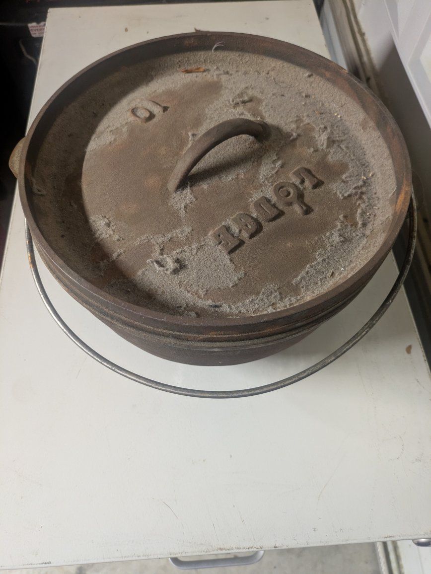 Dutch oven cast iron with the lid