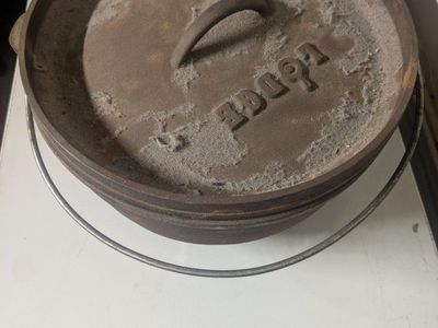 Dutch oven cast iron with the lid
