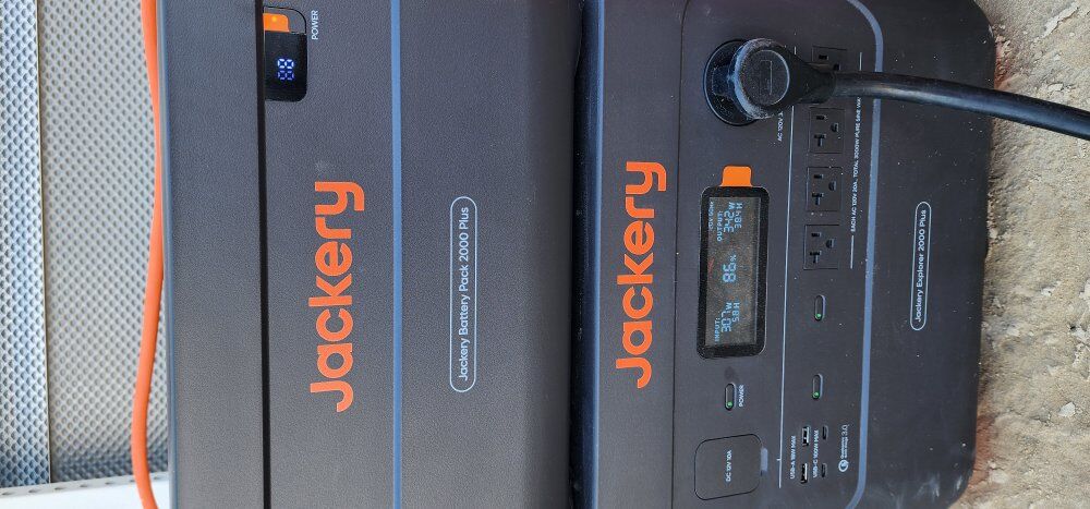 2000 Plus w Extend Battery and Solar Panel