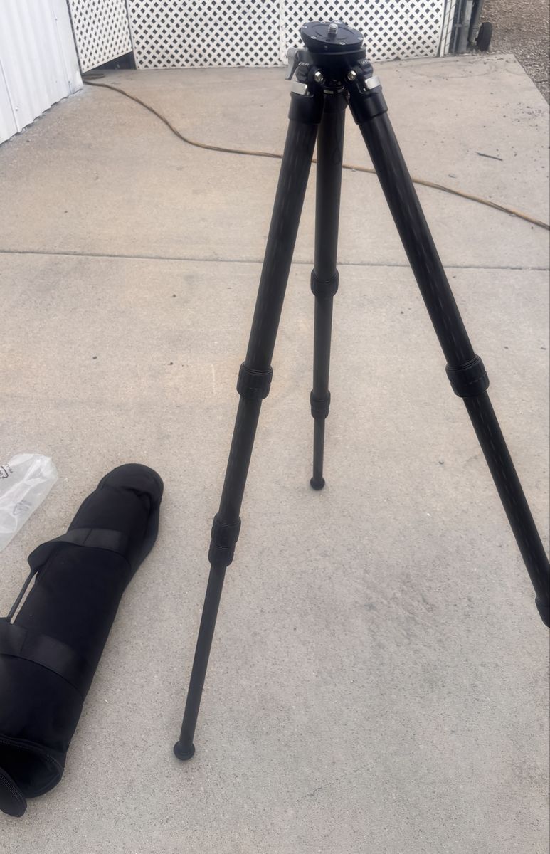HEIPI Heavy Duty Black Carbon Fiber Lightweight Camera Tripod with Carrying Case