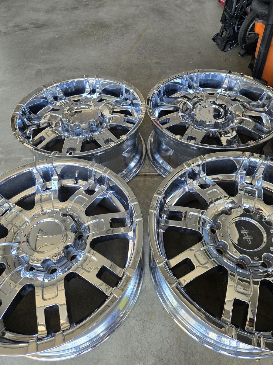 20" Chrome Helo