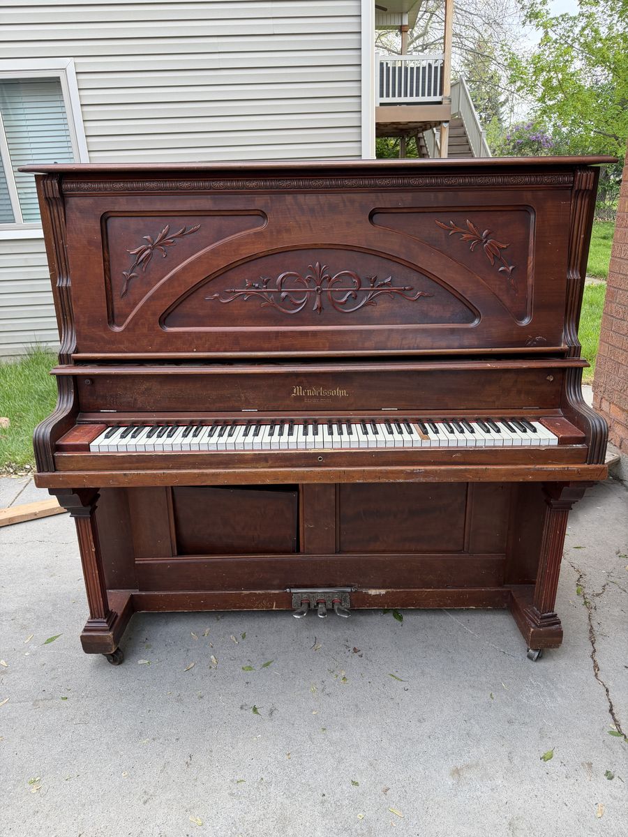 Beautiful Antique Mendelssohn Piano