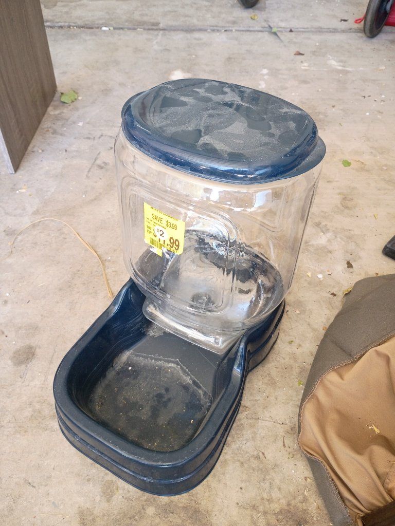 Pet Food/Water Dispenser Gravity Feeder for Dogs Cats