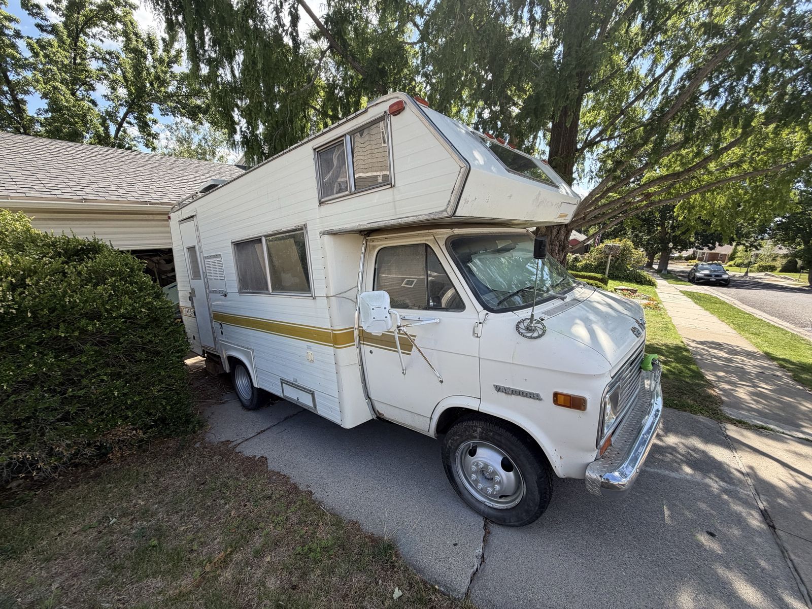 1965 GMC Hybrid Chassis RV - Engine Runs, No Forward Gear - Project Vehicle