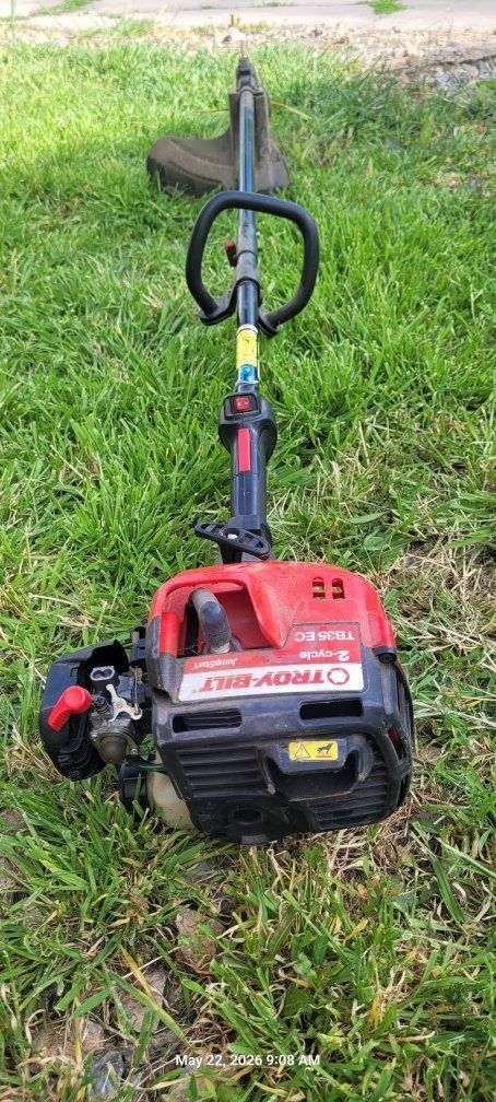 Troy bilt  trimmer 2cycle engine good working conditions.