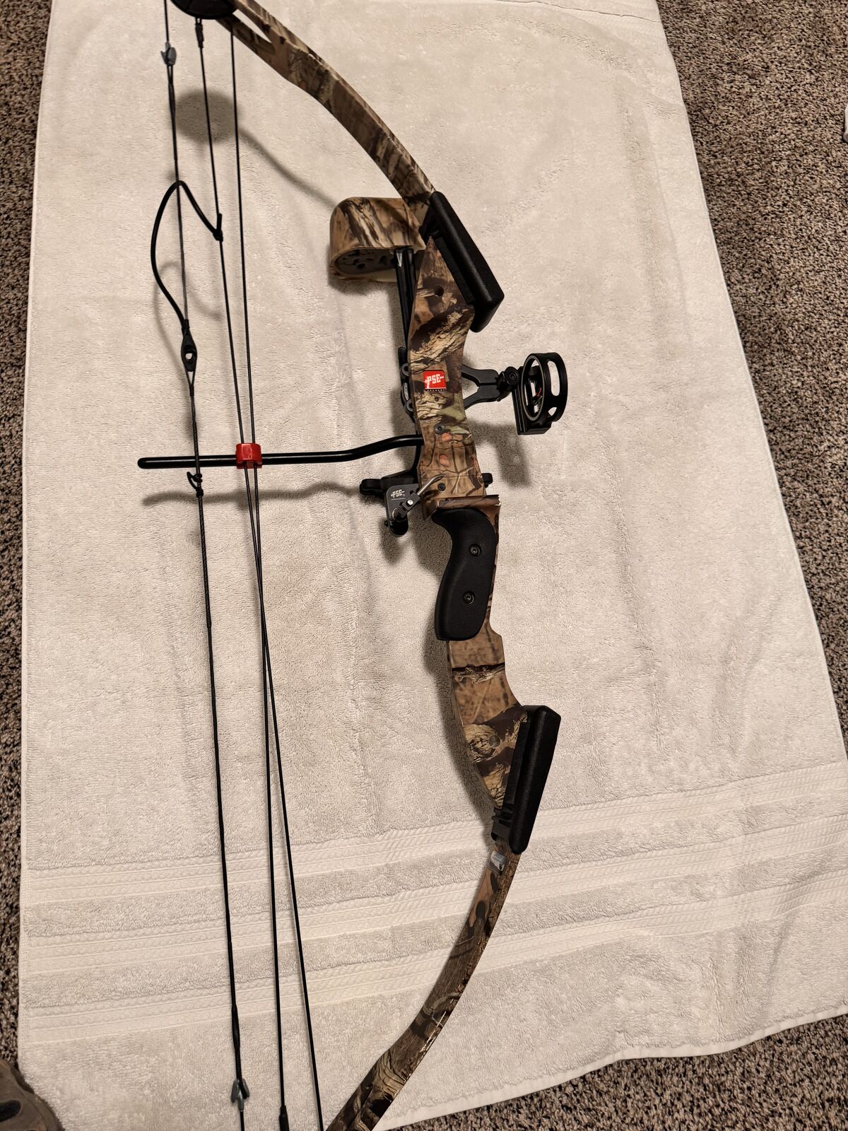 Left handed compound bow