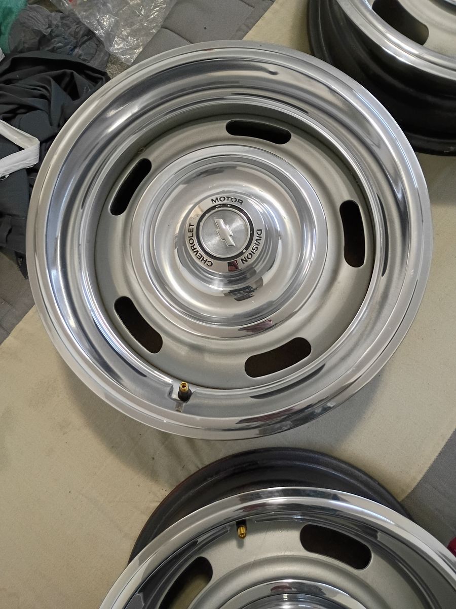 Rally rims 15 x7 in excellent overall condition. Original old school Chevrolet rims