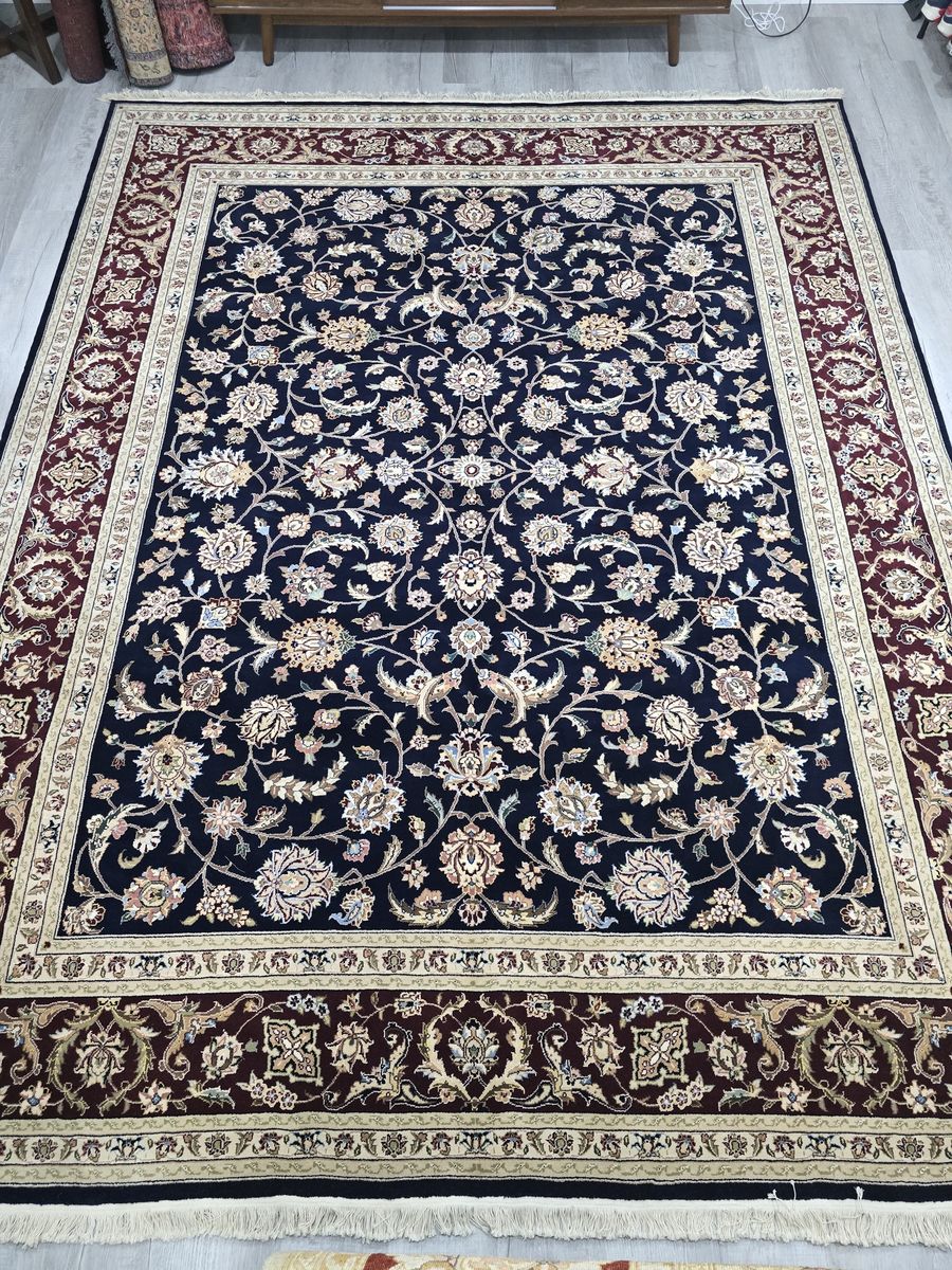 New 8x10 Handknotted Wool Rug, Persian Style