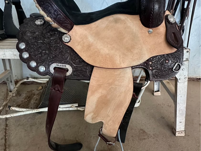Hilason treeless saddle 15”