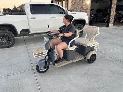 Electric Mobility Scooter - Mini Golf Cart / Neighborhood Cruiser