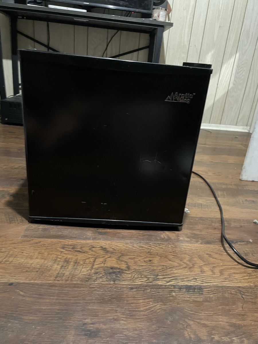 Mini fridge 