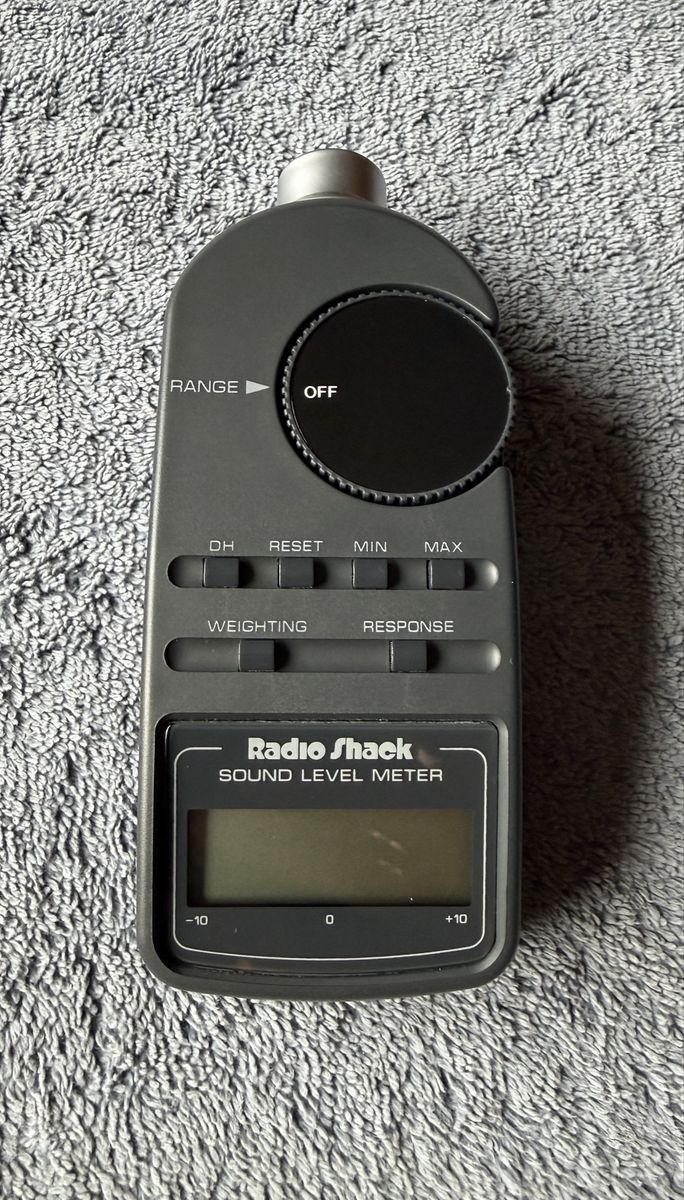 RadioShack 33-2055 Digital Sound Level Meter with Case and Manual
