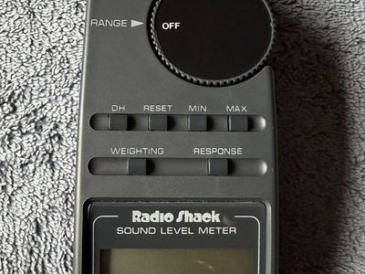 RadioShack 33-2055 Digital Sound Level Meter with Case and Manual