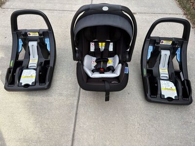 Graco Snugride Snugfit 35 DLX with 2 bases