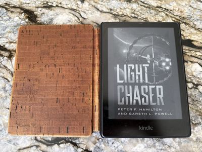 Amazon Kindle Signature Edition eReader (10th Gen) with Cork Cover - Waterproof, Backlit Display