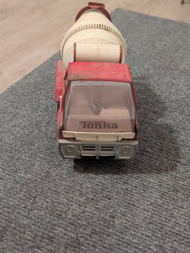 Vintage Tonka Red Metal Cement Mixer Truck Toy with Tilting Drum - Classic Collectible