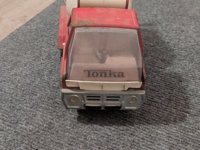 Vintage Tonka Red Metal Cement Mixer Truck Toy with Tilting Drum - Classic Collectible