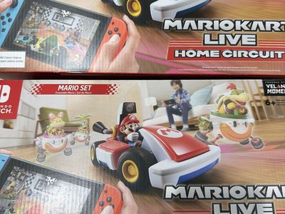 Nintendo Switch Mario Kart Live Home Circuit - Mario Set & Luigi Set