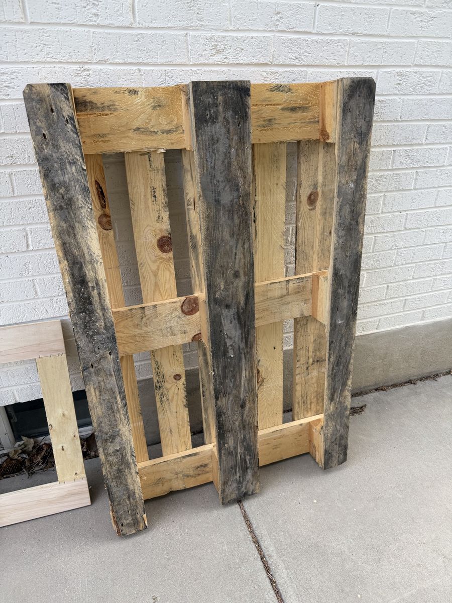 FREE Wooden Pallets and Frames for DIY, Crafting, or Shipping - Multiple Pieces Available