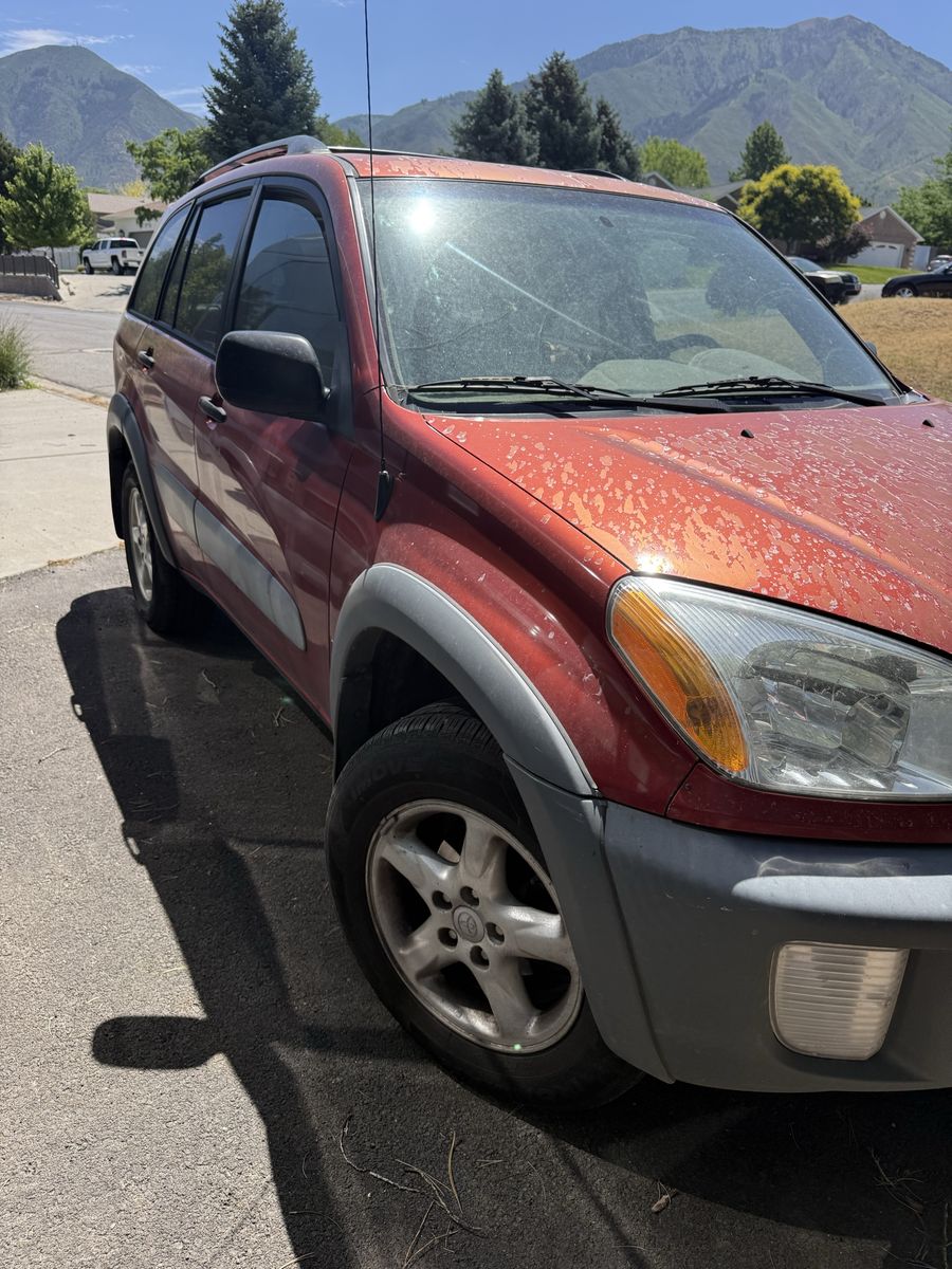 2001 RAV4 (Salvage Title)