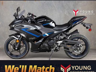 2025 Kawasaki Ninja® 500 ABS Metallic Flat Spark Black/Metallic Spark Black