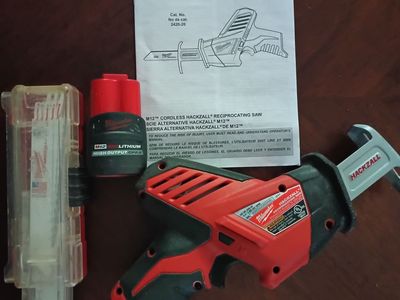Milwaukee M12 Reciprocating Hackzall Saw Kit 2420-21 w CP1.5-2.5aH Batteries
