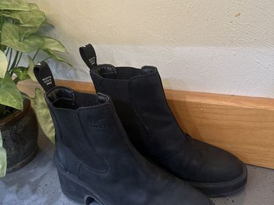SOREL Chelsea Hi-line Boots *like new!