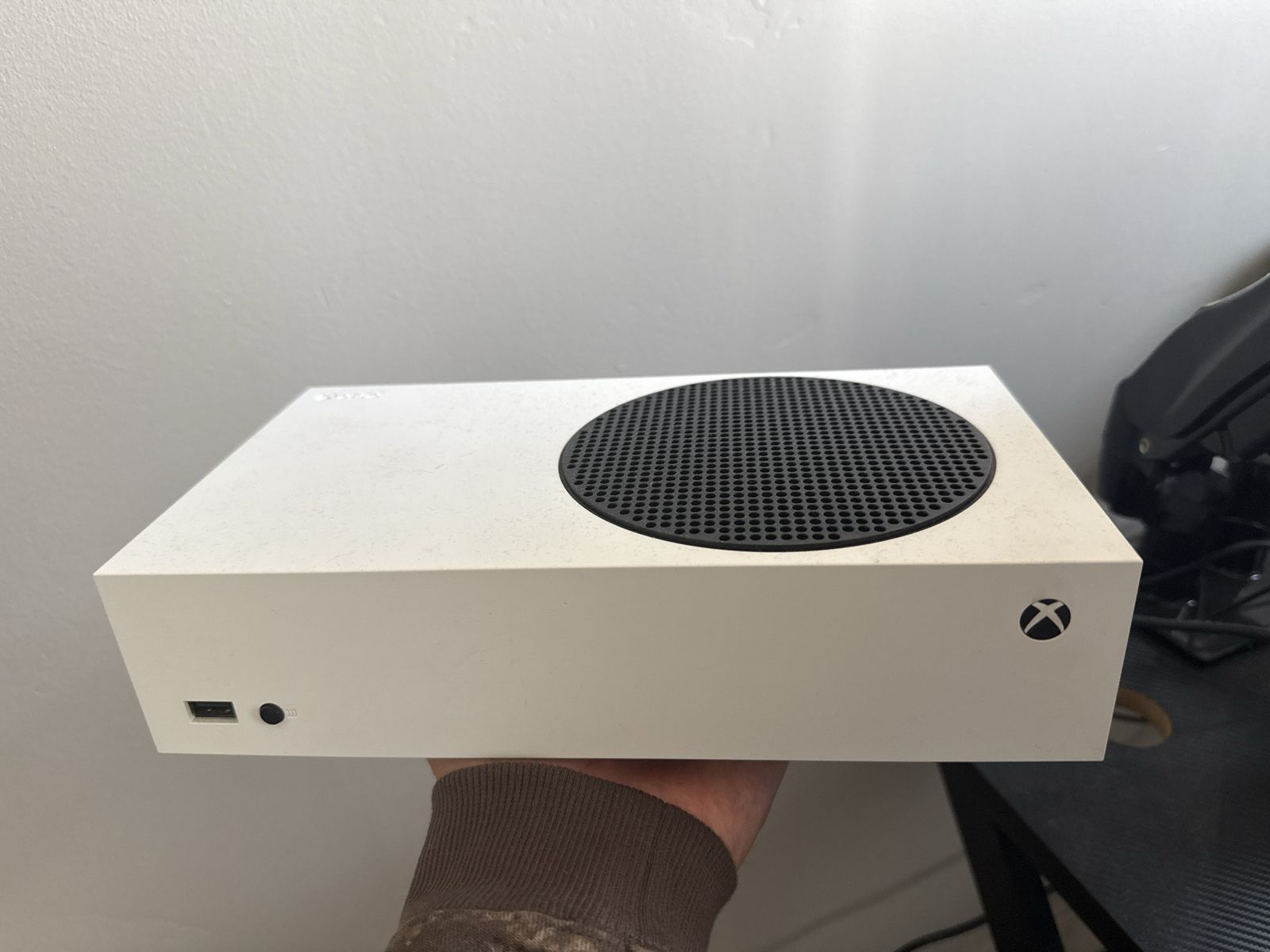 512 GB Xbox series s! It's hardly been used at all because I have a gaming pc! $285/ OBO