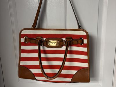 Get set for Summer with this adorable Michael Kors canvas tote/handbag