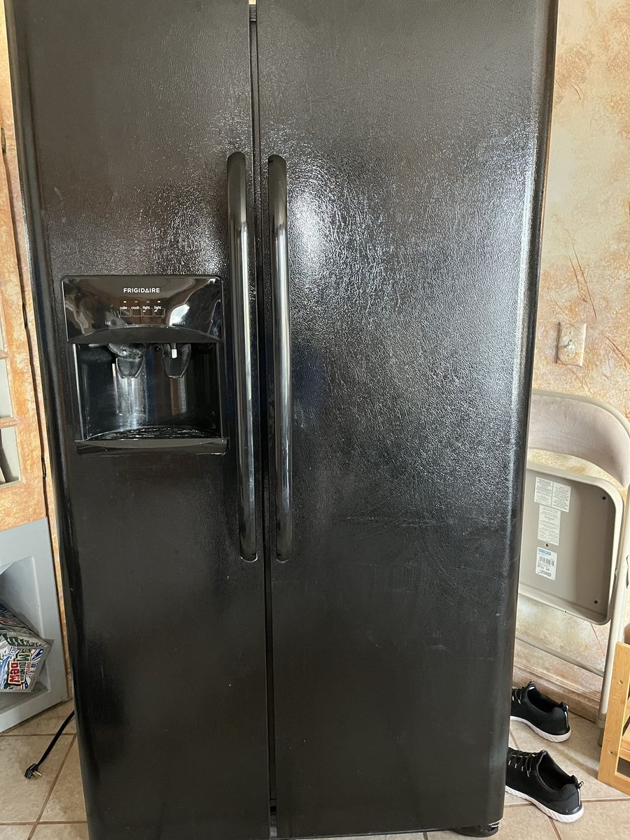 Frigidaire Side-by-Side Refrigerator with Ice and Water Dispenser - Black (FFHS2611LBRA)