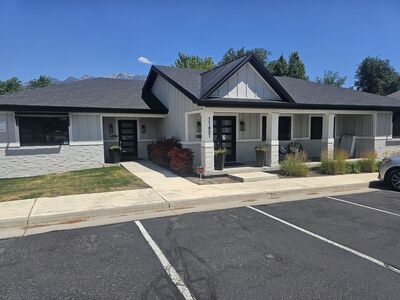 2,203 SF Office/Retail Space for Lease