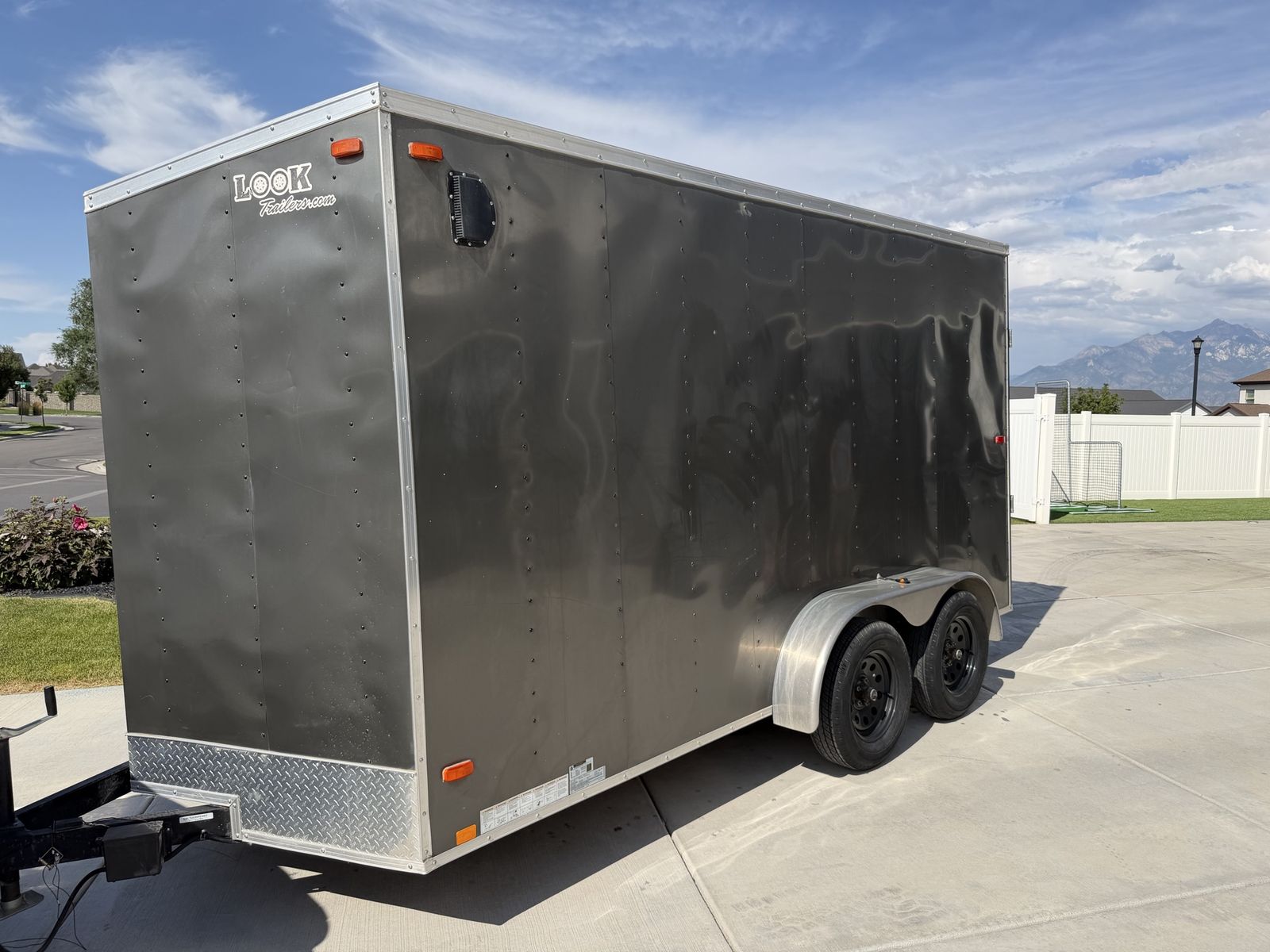 2017 LOOK Trailer Tandem Axle Enclosed Utility Trailer
