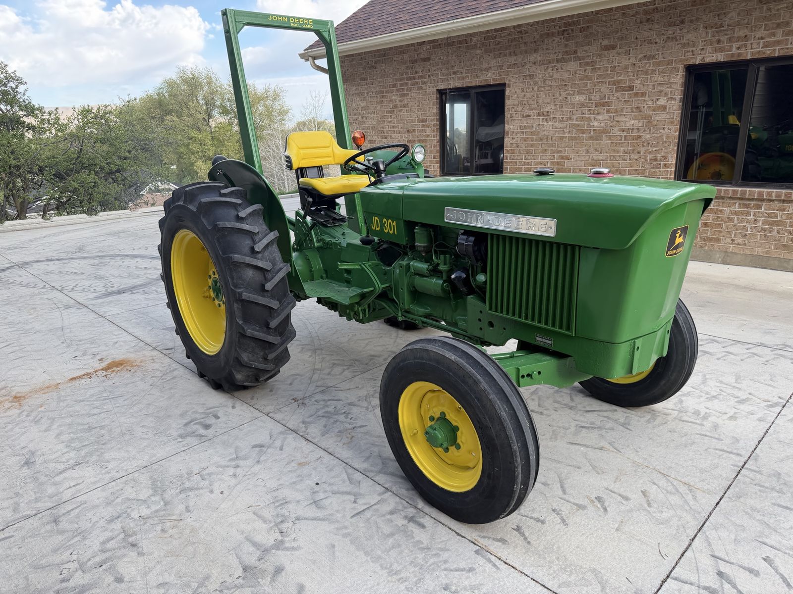 John Deere 301 Diesel tractor (Same as the JD 1020)