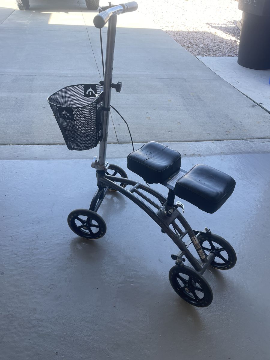 Knee scooter