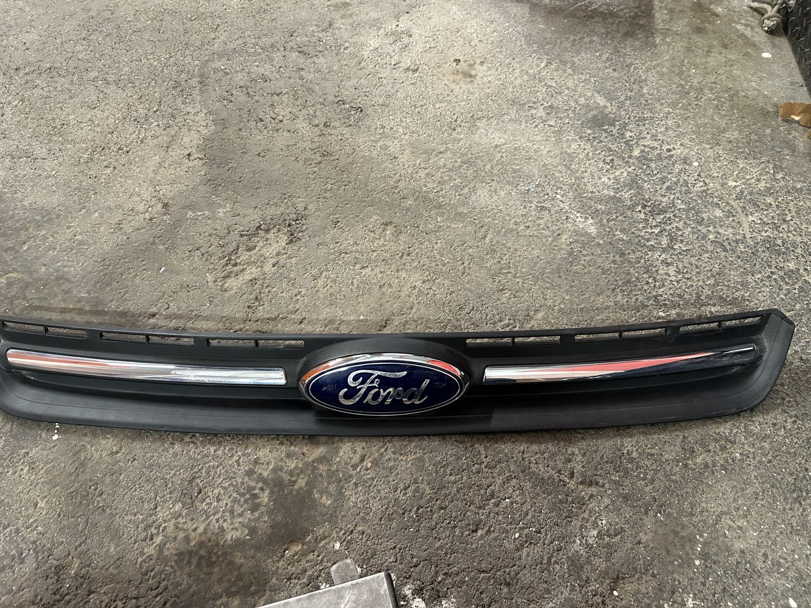 13-16 Ford Explorer Grille