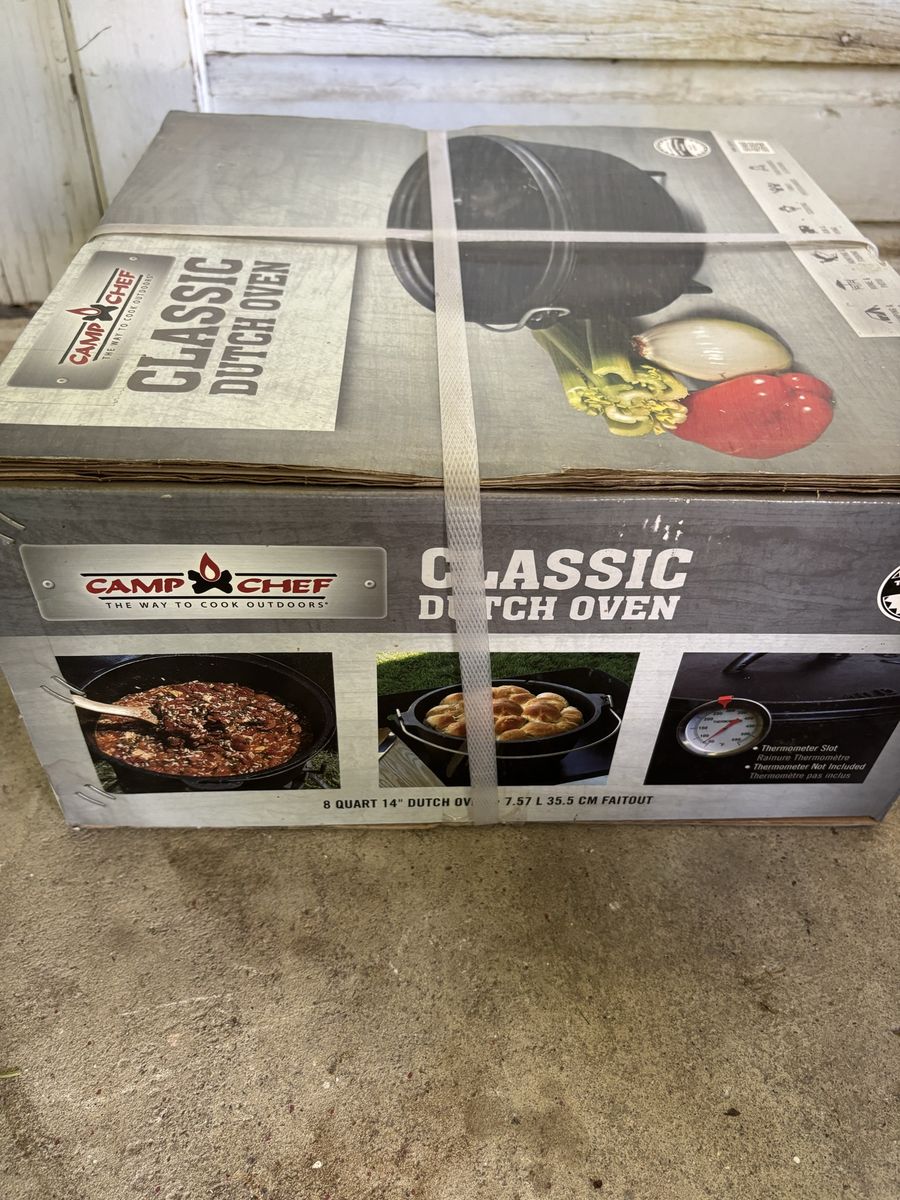 NIB Cast Iron Dutch Oven 8 QT