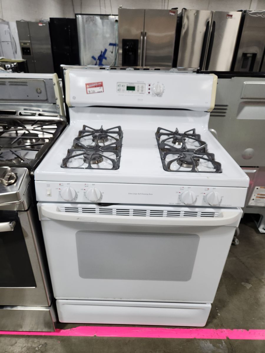 NICE GE WHITE 4 BURNER GAS RANGE! W-WARRANTY