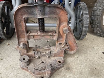 Rigid by-6 pipe vice