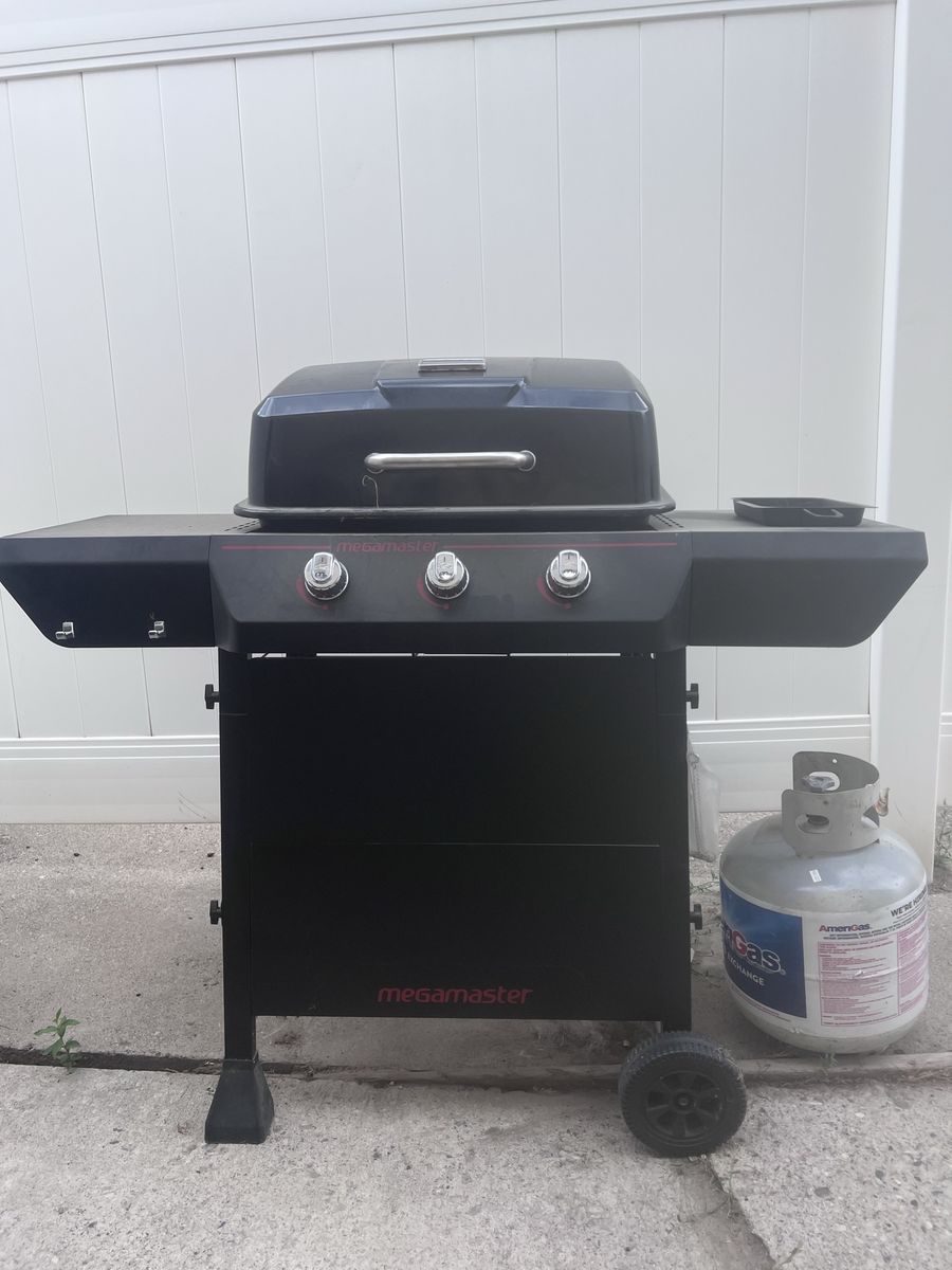 MegaMaster Gas Grill – Never Used + Cover & Propane Tank