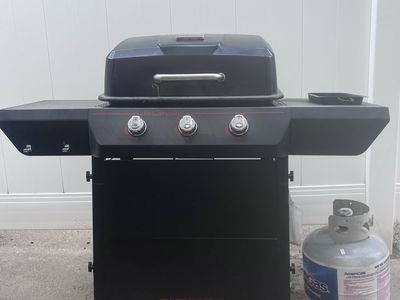 MegaMaster Gas Grill – Never Used + Cover & Propane Tank