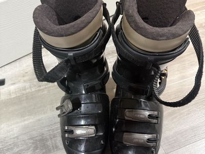Salomon Ski Boots 28.5 355