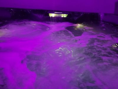 2021 Cal Spas Hot Tub 6-7 Person – Runs Great – Clean