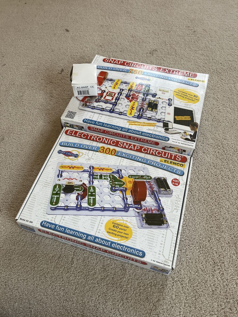 Snap Circuits Extreme SC-750 & Electronic Snap Circuits SC-300 Kit Bundle - 1050+ Projects, Ages 8-108