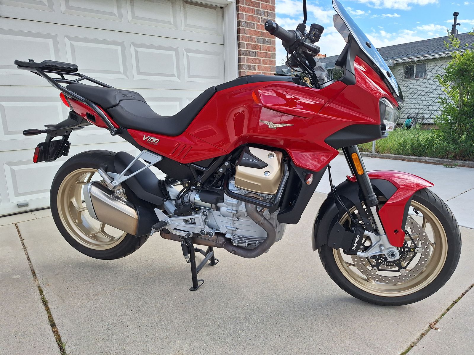 2023 Moto Guzzi V100 Mandello