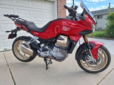 2023 Moto Guzzi V100 Mandello