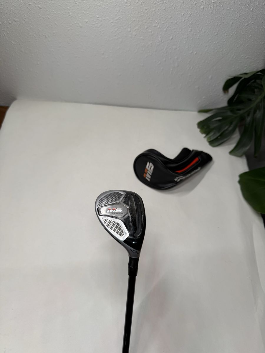 TaylorMade M6 4 Hybrid 22° Fujikura Atmos 6 Regular Graphite RH Headcover